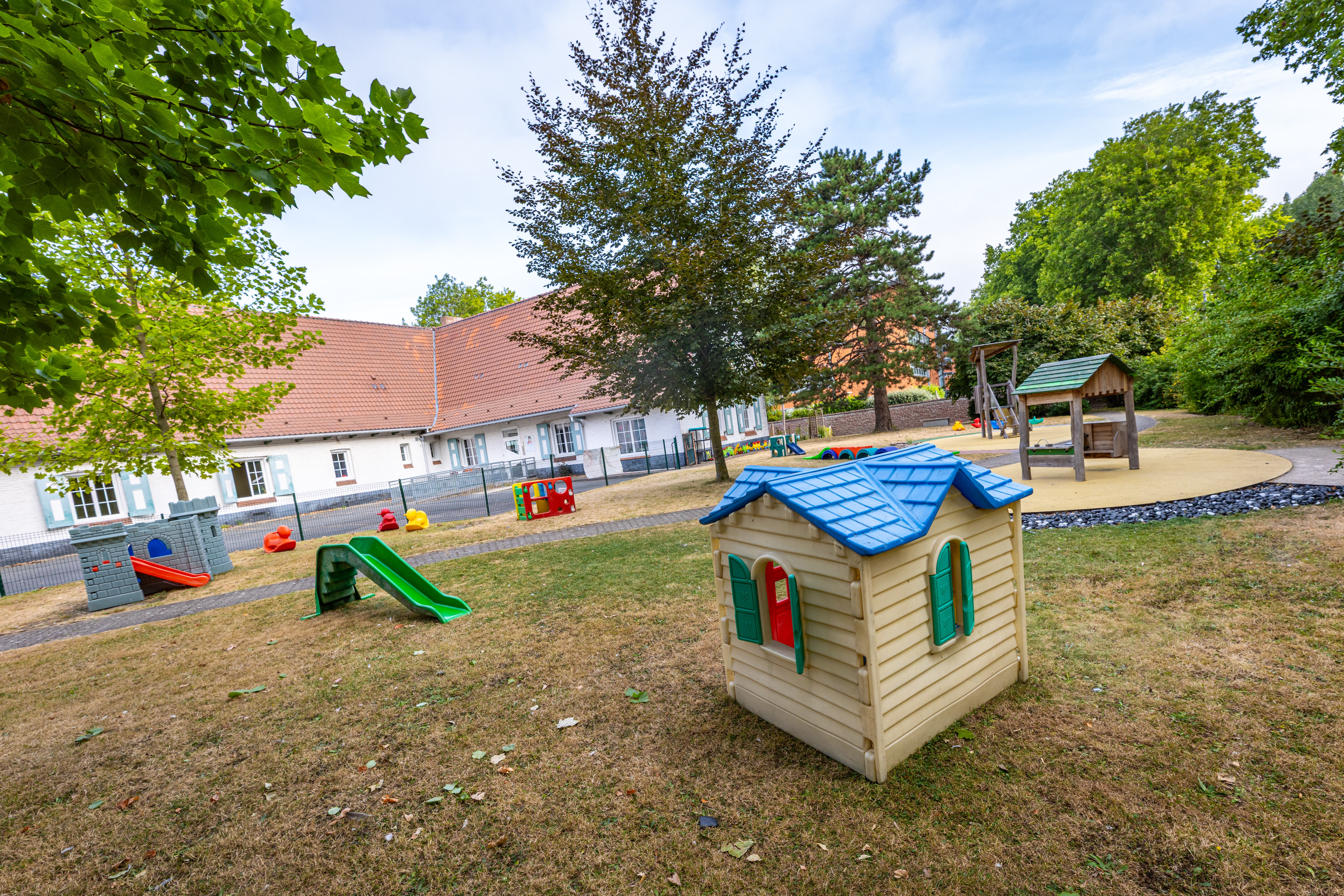 Jardin et jeux de la crèche