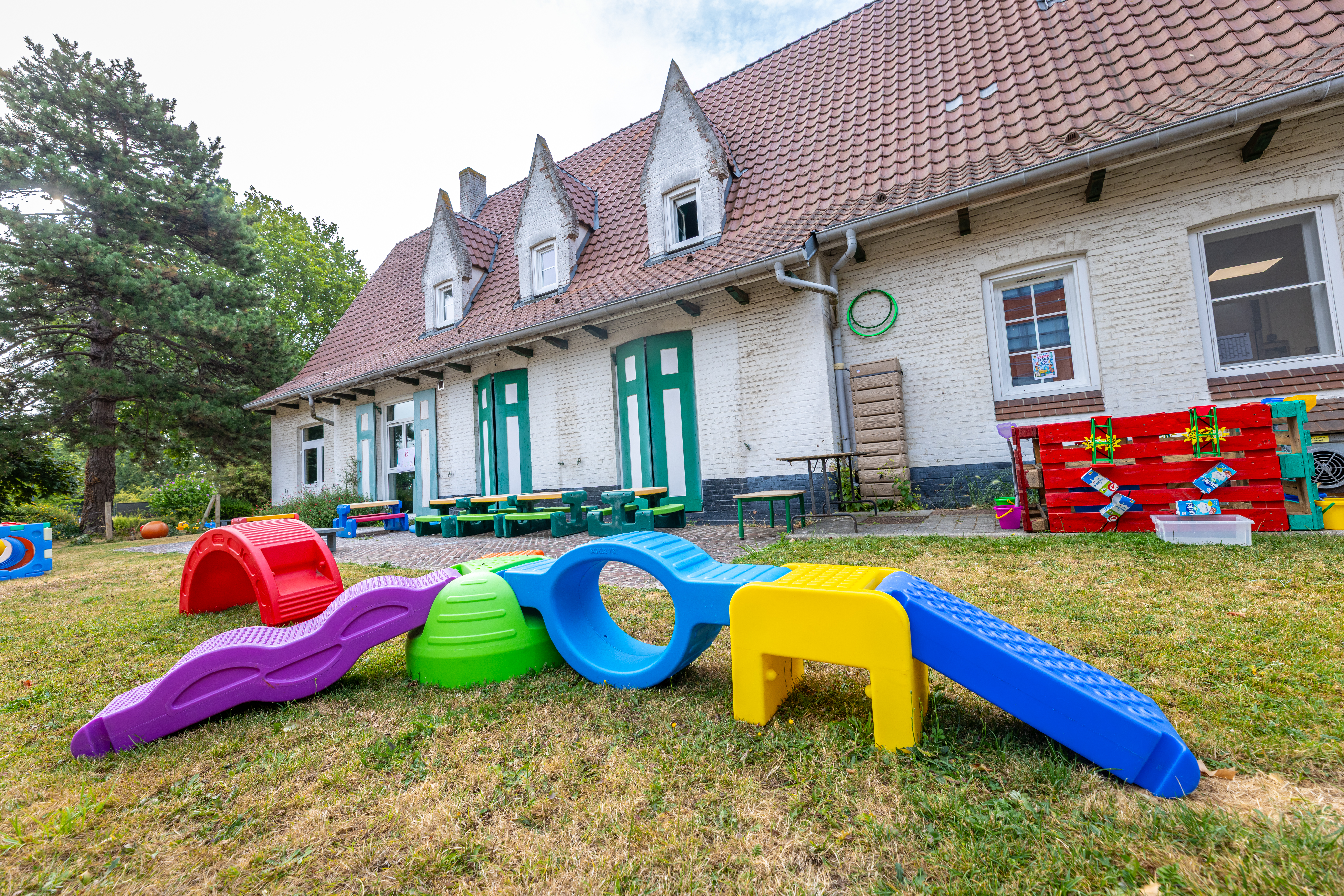 Jardin et jeux extérieurs de la crèche