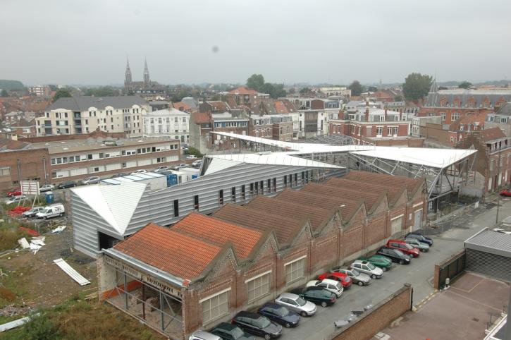 Chantier de construction de la médiathèque l’Albatros, accolé aux sheds, 2006