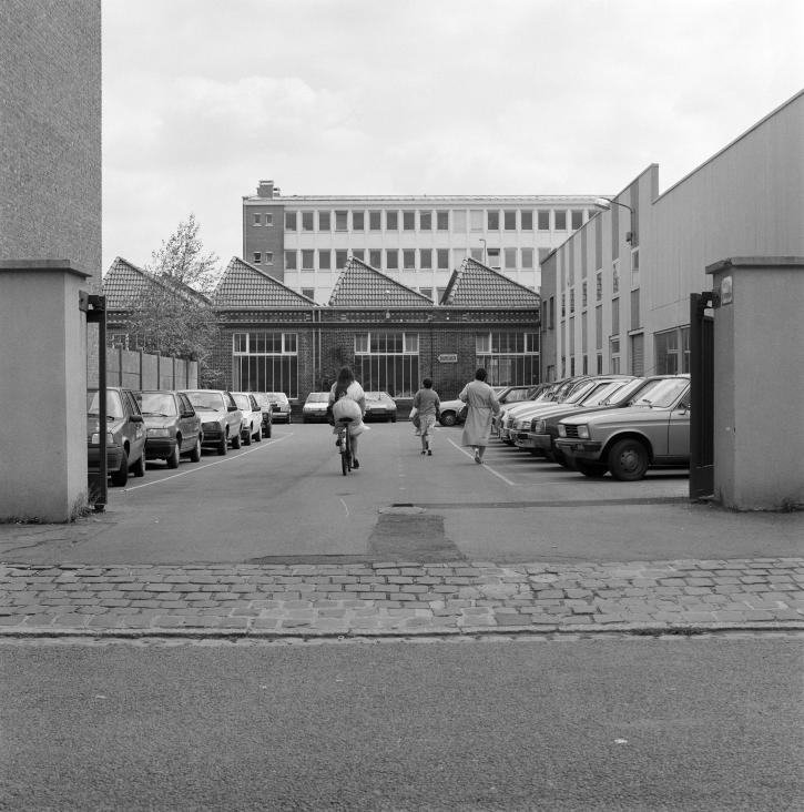 L'entrée de l'usine Beaudeux-Lebbe avec les sheds en arrière plan, 1988